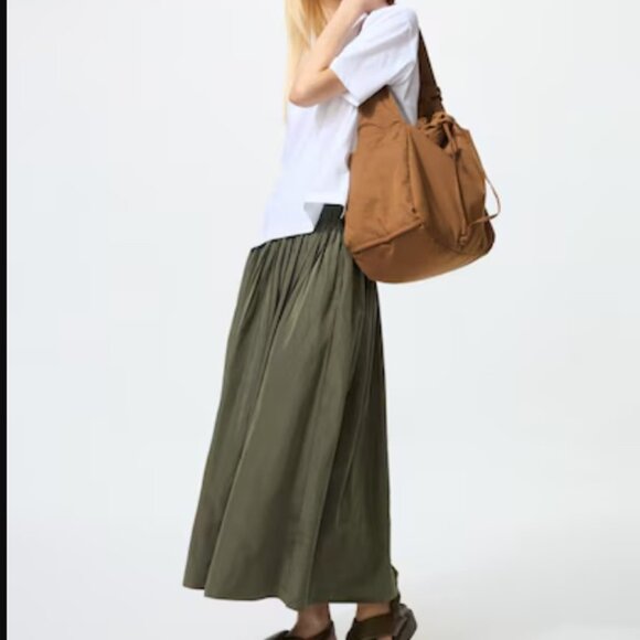 Uniqlo gathered skirt - Picture 1 of 8